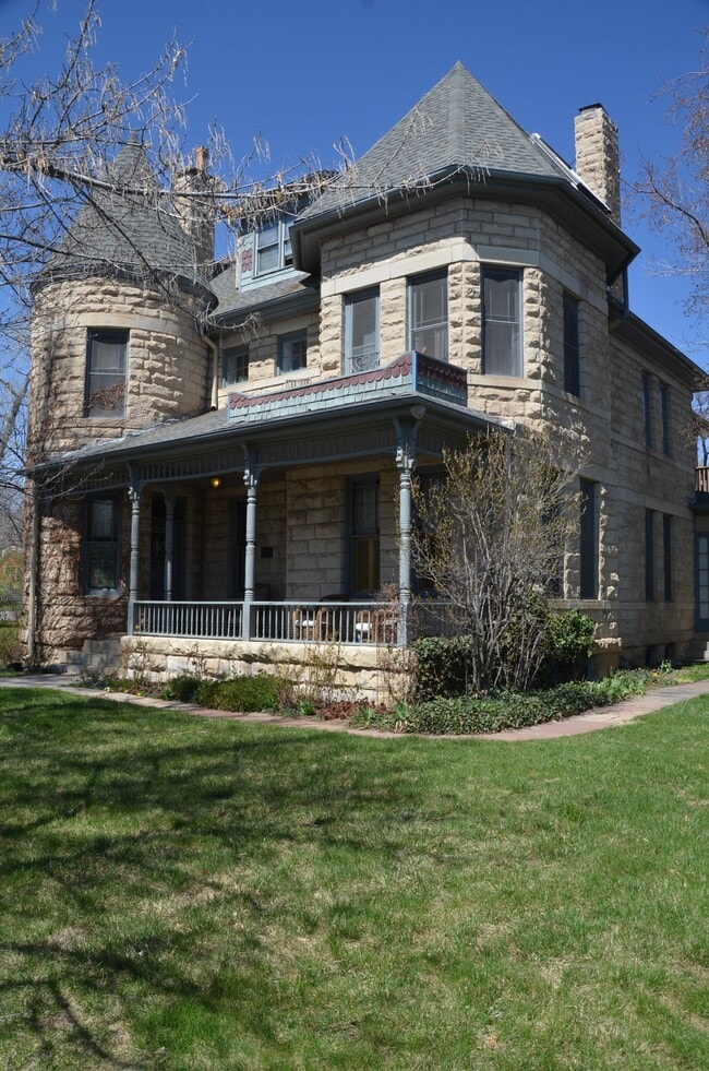 The historic Whitely-Hellems House - 1709 Pine St Unit #4