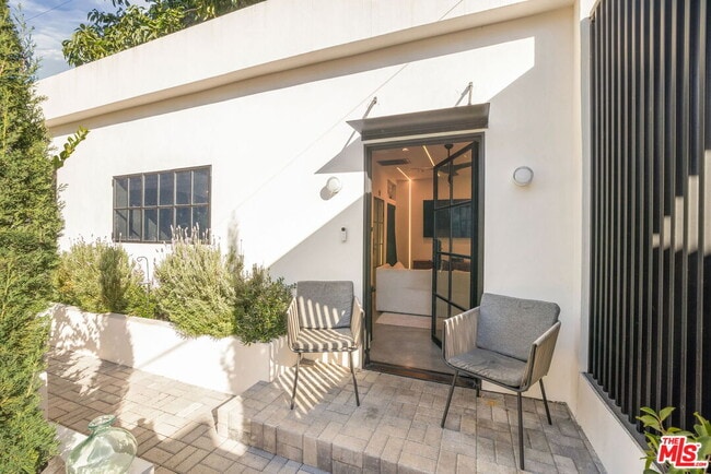 Photo - 1142 Poinsettia Dr