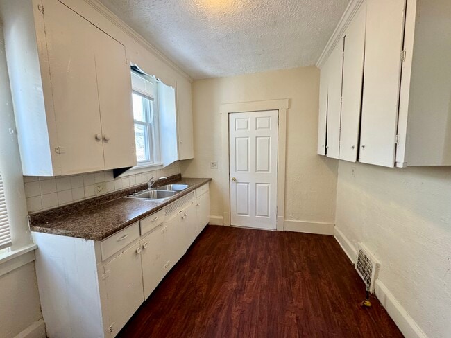 Photo - 2619 Clyde Pl SW