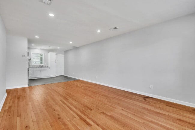 Photo - 2BR/1BA Townhome with Granite Countertops & Carport $1465/mo rent Unidad B