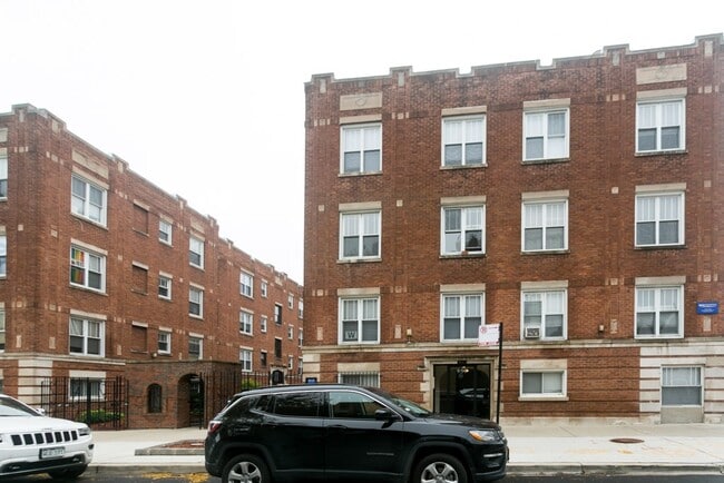 Building Photo - 938 W Cornelia Ave