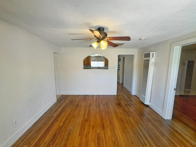 Photo - 1525 Edith Blvd NE
