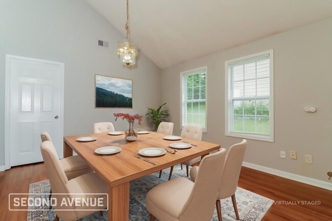 Photo - 1028 Abercorn Way