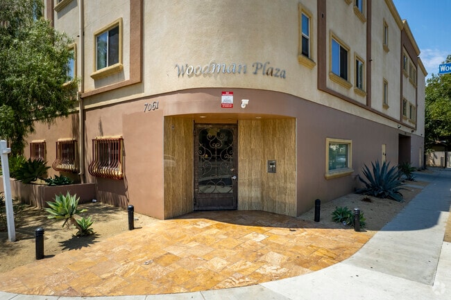 7061 Woodman Ave