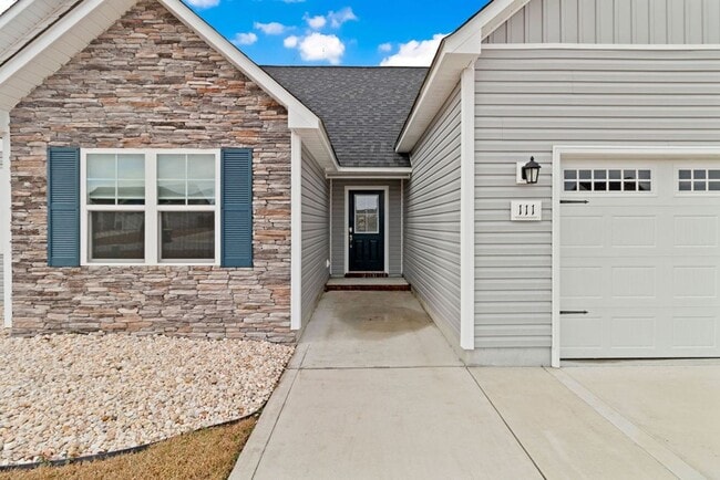 Photo - Minutes to Back Gate & Beaches!