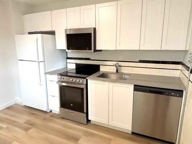 Building Photo - Fully Renovated 2BR in the Heart of Downtown Orillia Unit 1