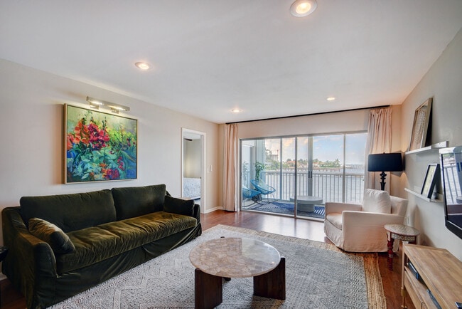 410 Wilma Cir