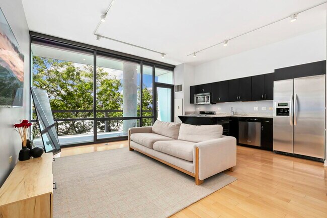 Photo - 860 W Blackhawk St Unit 303