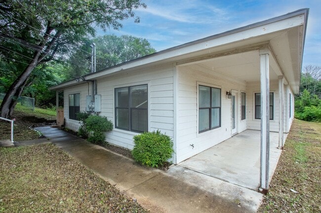 Photo - Massive 3 Bedroom, 3 Bath Duplex
