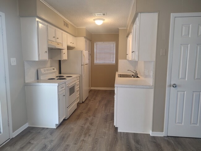 Photo - 508 W Baylor St Unit Apt. B