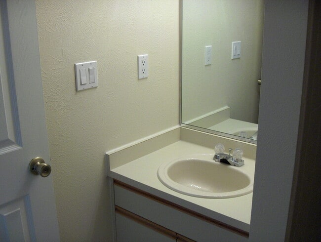 Photo - "Charming 2-Bed, 2-Bath Condo Retreat in Boulder – Cozy 995 Sq. Ft. Haven Awaits!" Unit 3032