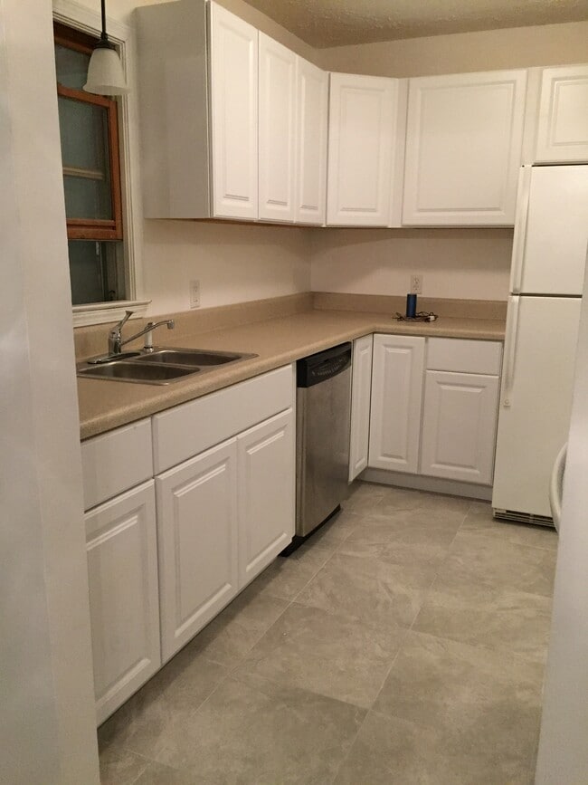 Building Photo - 727 6th Ave S Rental