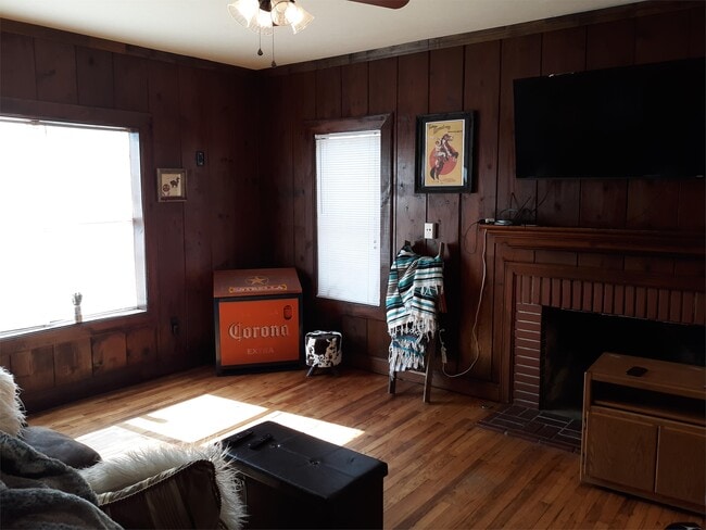 Photo - 516 W 5th Ave