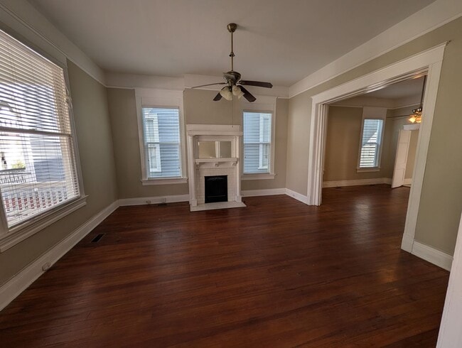 Photo - Huge 4 bedroom in prime downtown location!