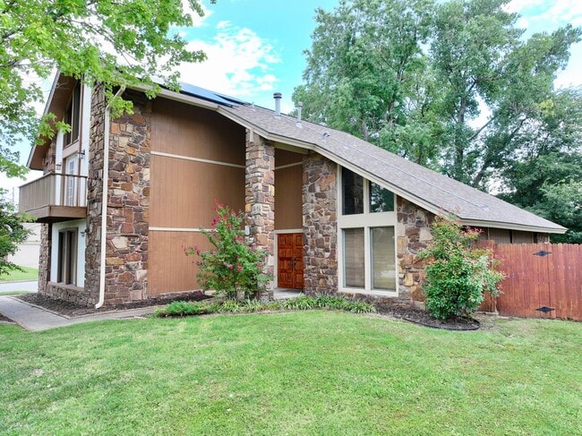 Building Photo - 3 Bedroom 2.5 Bath total 2,448 Square feet Rental