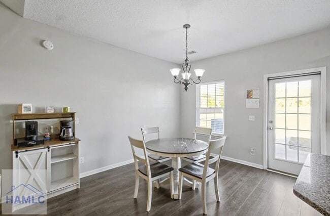 Photo - 56 Avondale Dr NE