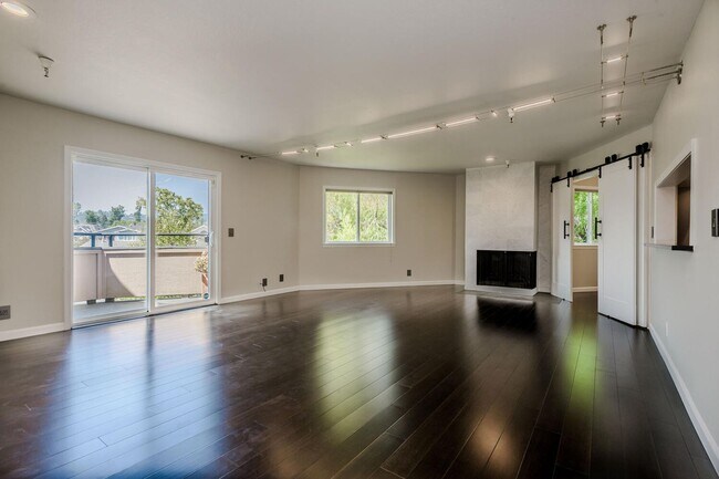 Photo - EPIC REA:End-Unit & Top 2 Floor (Penthouse... Unidad 206