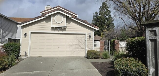 Building Photo - 2345 Pinard St