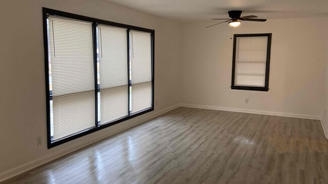 Photo - 2558 Rice St