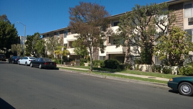 1352 Carmelina B - 1352 S Carmelina Ave Unit 310