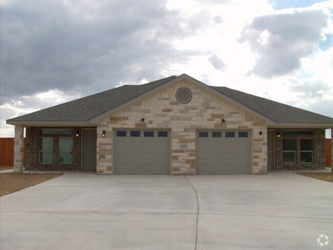 Building Photo - 5605 Settlers Ct Rental