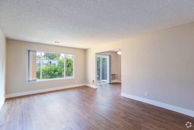 1BR, 1BA - Stateline - Living Area