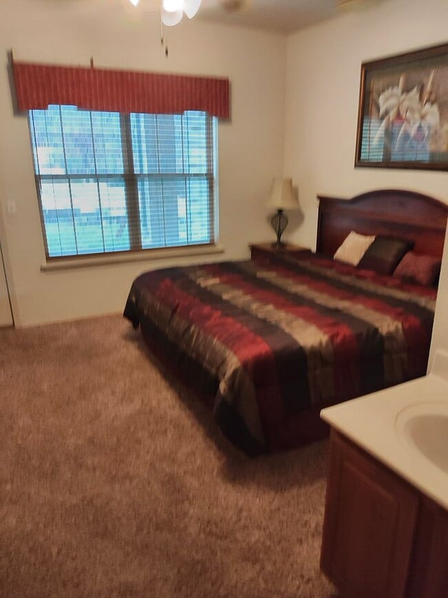 Building Photo - Furnished 1 bedroom 1 bath near Silver Dol... Unit 1