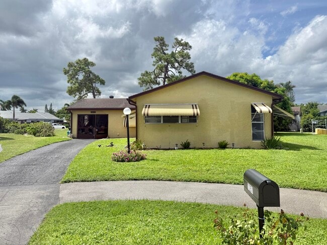 Building Photo - 7257 Pine Park Dr N Rental