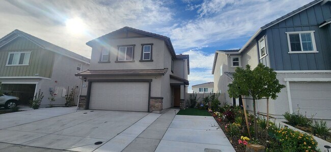 Photo - Beautiful 3 Bedroom 2.5 Bathroom Home in E...