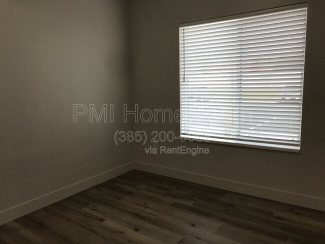 Building Photo - 2874 Kiesel Ave Unit 304