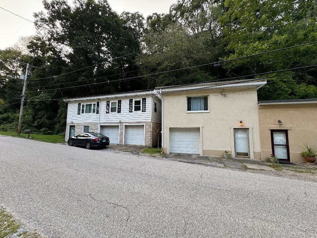 Photo - 890 S Park Rd