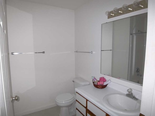 Photo - Franklin Place Apartments