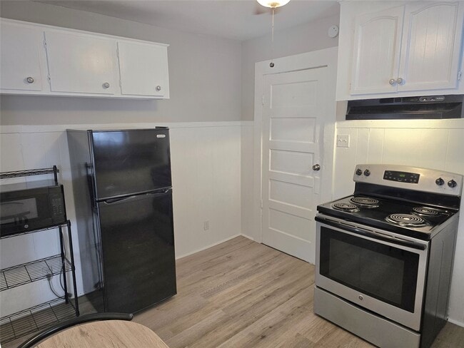 Building Photo - 2816 St Emanuel St