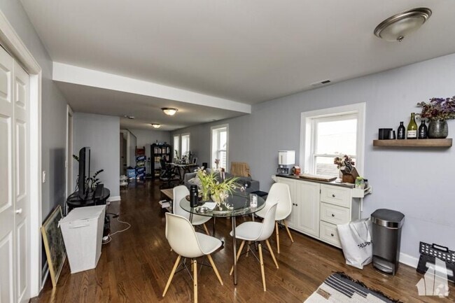 Building Photo - 2 bedroom in Chicago IL 60647 Unit 3 Rental