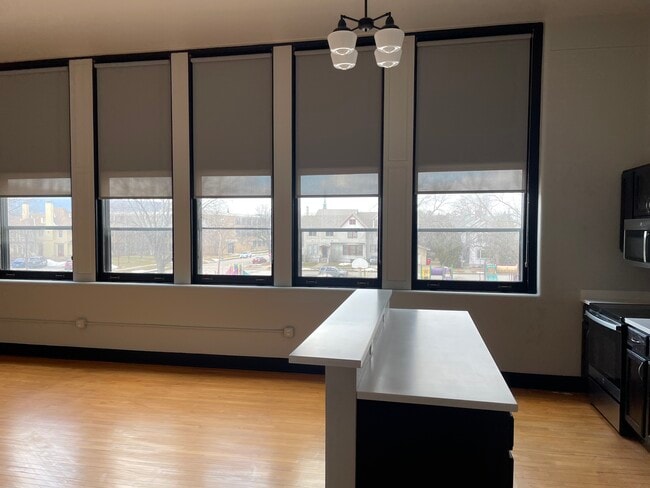 Photo - Central Square Unidad 103