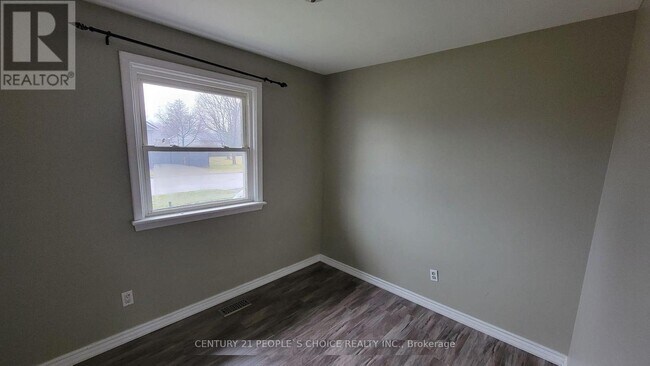 Photo - 245 Foxbar Rd