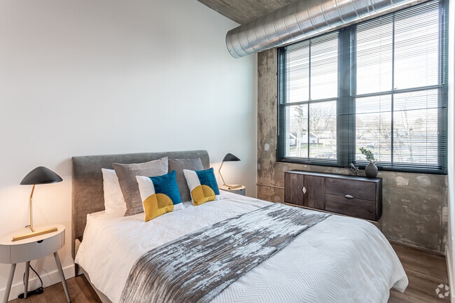 2BR, 2BA- 902 SF- Bedroom