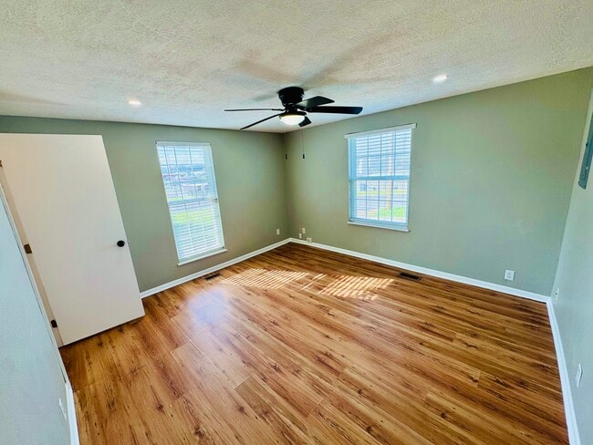 Photo - 1324 W Walnut St