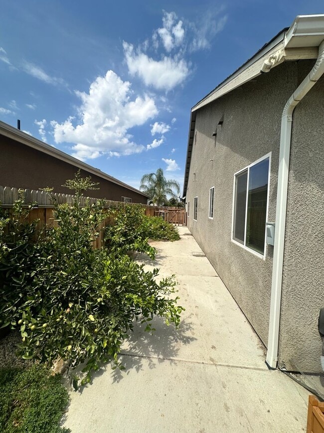 Photo - 2548 N Kayenta St