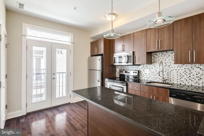 Building Photo - 2012 W Girard Ave Unit 10B Rental