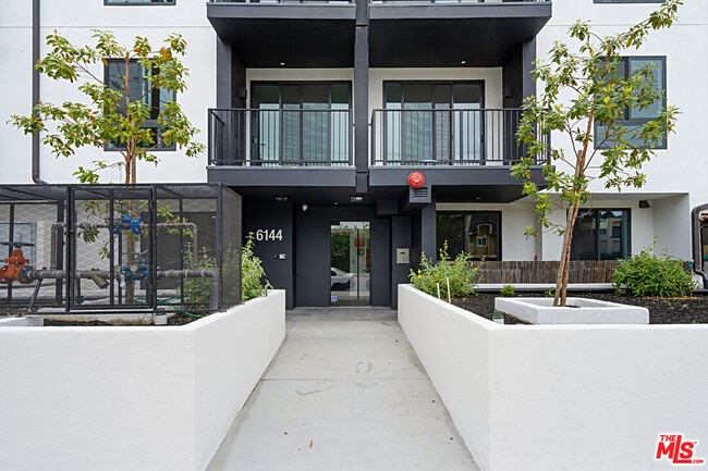 Photo - 6144 Whitsett Ave Unidad 304