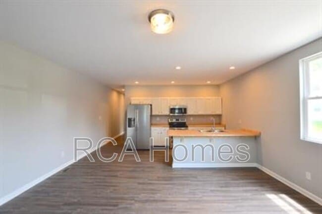 Building Photo - 3501 N Illinois St Rental