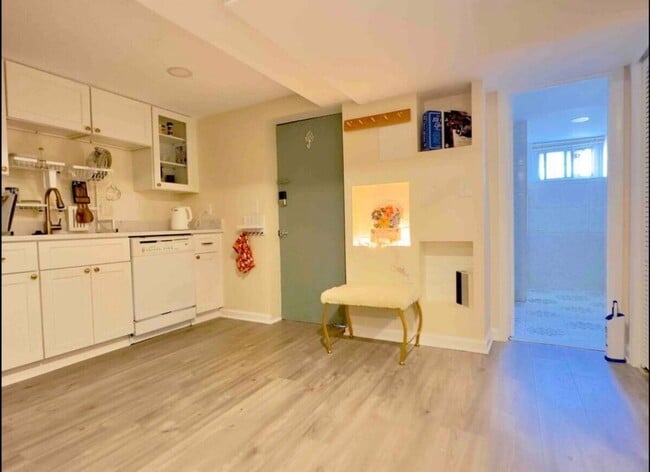 Photo - 1400 West Virginia Ave NE