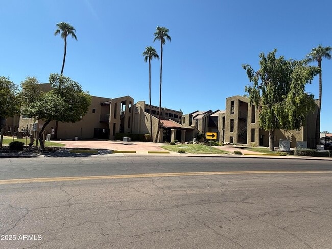 Photo - 461 W Holmes Ave