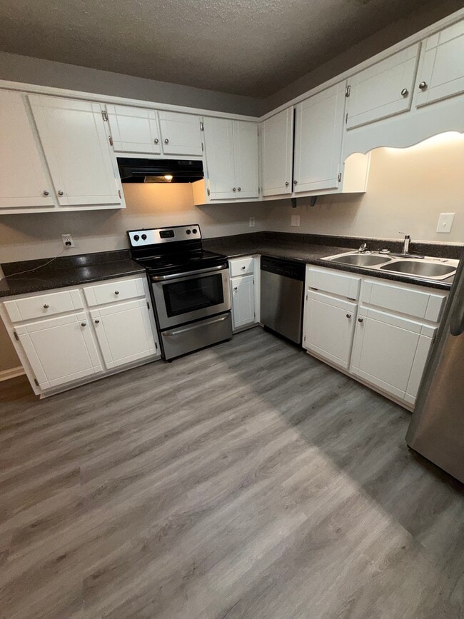 Photo - 125 Warren Way