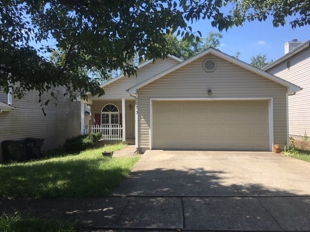 Building Photo - One Level home with 3 bedrooms,2 bath  Large back yard!       26032326