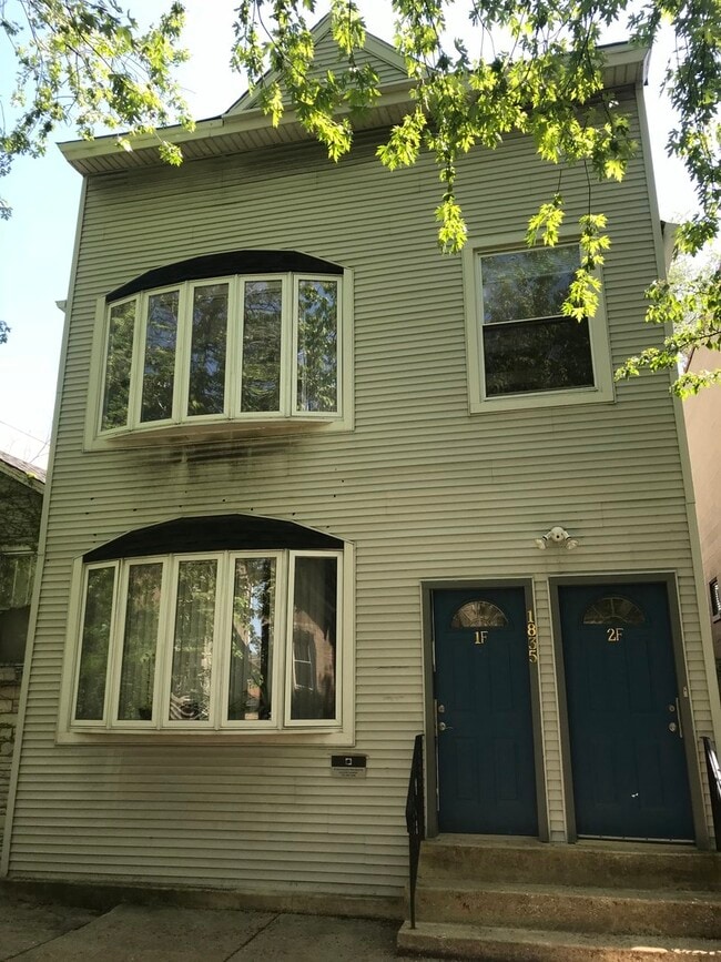 Building Photo - 1835 N Paulina St Unit 1R