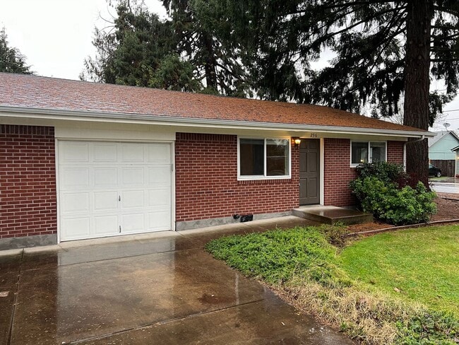 Building Photo - 2 Bedroom in N. Eugene