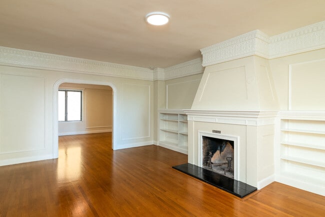 Photo - 2275 Broadway