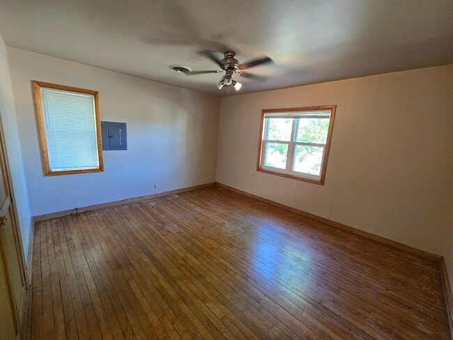 Photo - 814 10th St E Unit .5